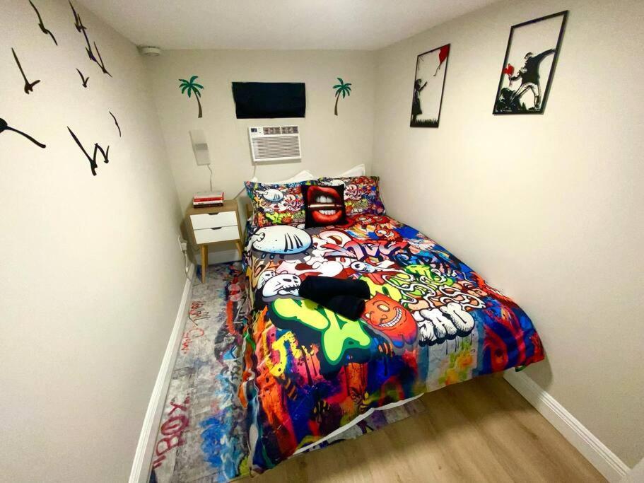 Сasa de vacaciones Unique Art Escape W/ Hottub, Arcade & Murals